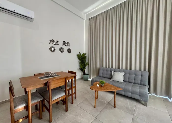 Ideal Area, Comfy Bed, 4 Blocks From 5th & Shops