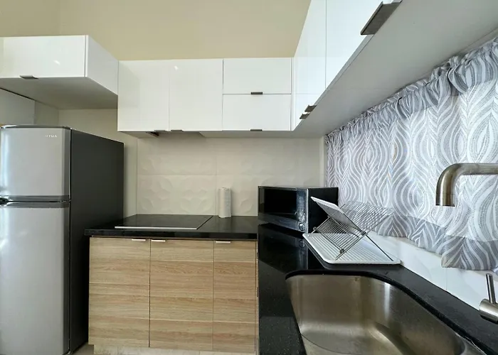 Ideal Area, Comfy Bed, 4 Blocks From 5th & Shops *