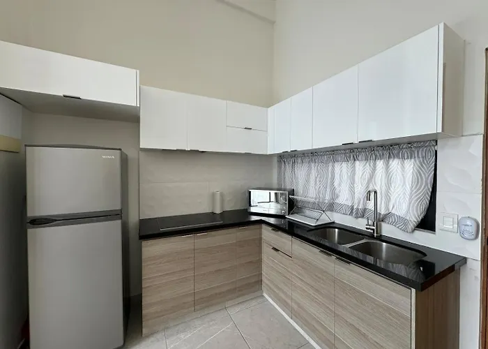 Ideal Area, Comfy Bed, 4 Blocks From 5th & Shops