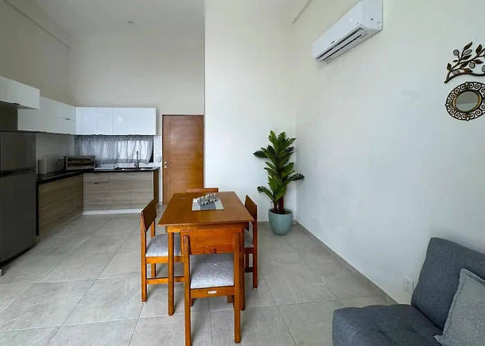 Ideal Area, Comfy Bed, 4 Blocks From 5th & Shops Сasa de vacaciones