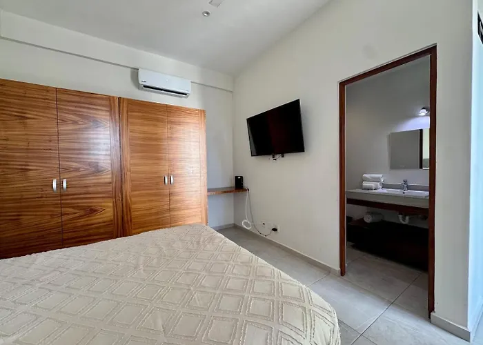 Ideal Area, Comfy Bed, 4 Blocks From 5th & Shops